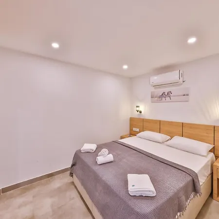 Goekyuezue Suit Apart Kaş Buitenkant foto